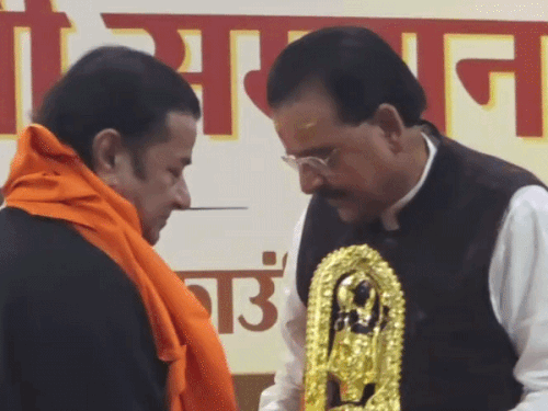 अनूप जलोटा बोले-काशी में अपनी बैटरी चार्ज करने आता हूं:रामायण सम्मान से हुई सम्मानित,राम मंदिर के तर्ज पर बिहार में बनेगा माता सीता का मंदिर