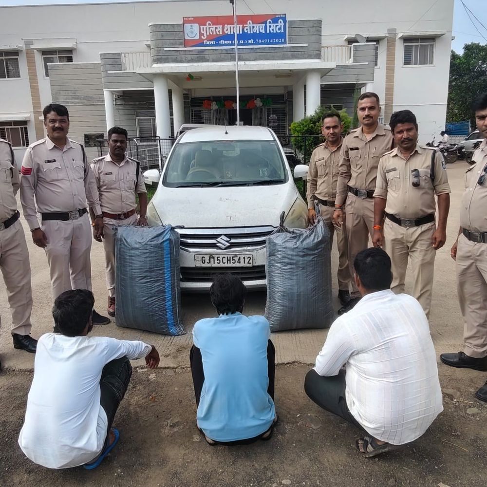 
                 नीमच सिटी पुलिस ने 40 किलो डोडाचूरा पकड़ा:3 तस्कर गिरफ्तार, गुजरात नंबर की अर्टिगा कार भी जब्त 
            