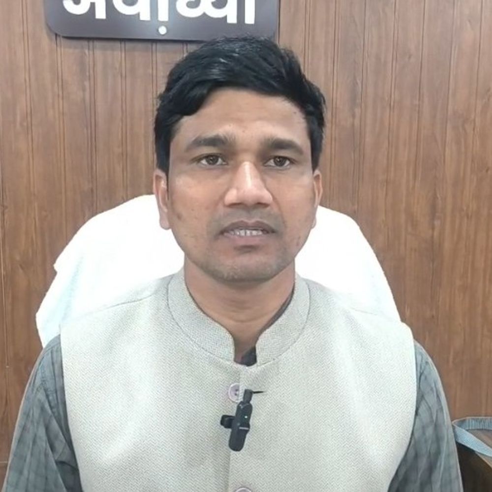 अयोध्या के परिषदीय स्कूलों में बाहरी लोगों की नो एंट्री:यू-ट्यूबर्स पर भी लगा प्रतिबंध, बिना अनुमति स्कूल परिसर में पहुंचे तो होगी कार्रवाई