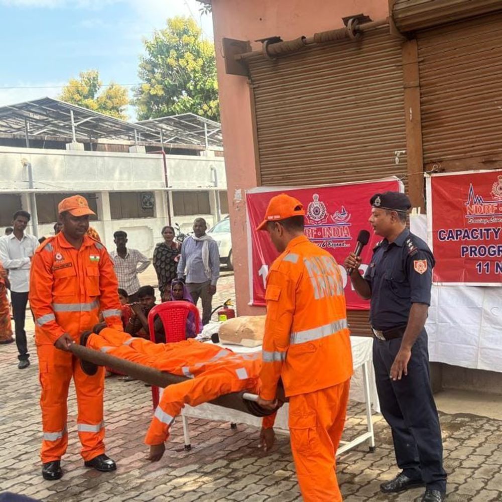 बहराइच मेडिकल कॉलेज में आपदा प्रबंधन मॉक ड्रिल:एनडीआरएफ ने सिखाए बचाव और राहत के तरीके