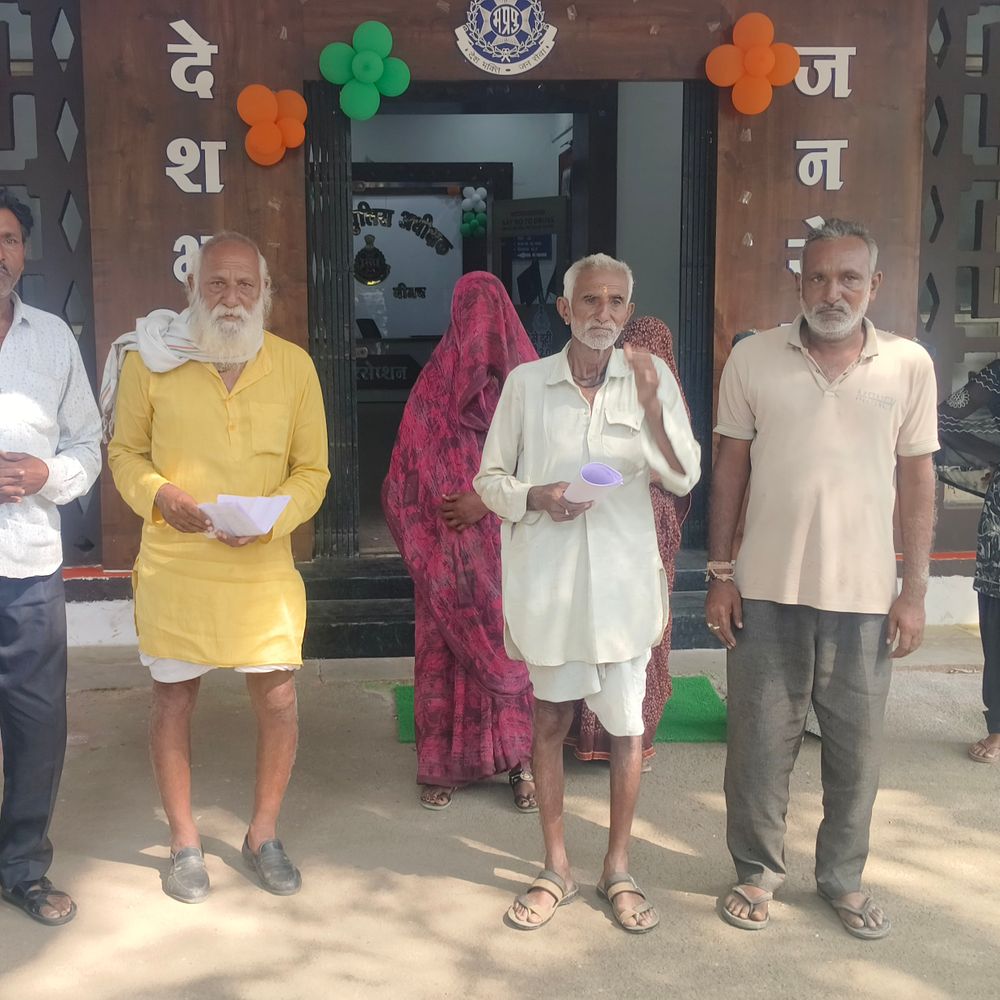 
                 दबंगों पर घर में घुसकर मारपीट का आरोप:जेतपुरा के ग्रामीणों ने एसपी को ज्ञापन दिया; बोले- थाने में सुनवाई नहीं हुई 
            