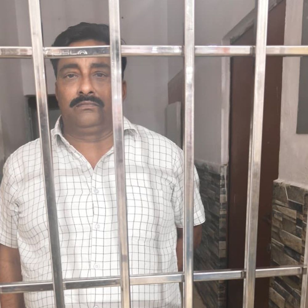 कानपुर में 52 लाख की ठगी में कंपनी निदेशक गिरफ्तार:25 हजार का इनाम था, चार आरोपी जेल भेजे गए