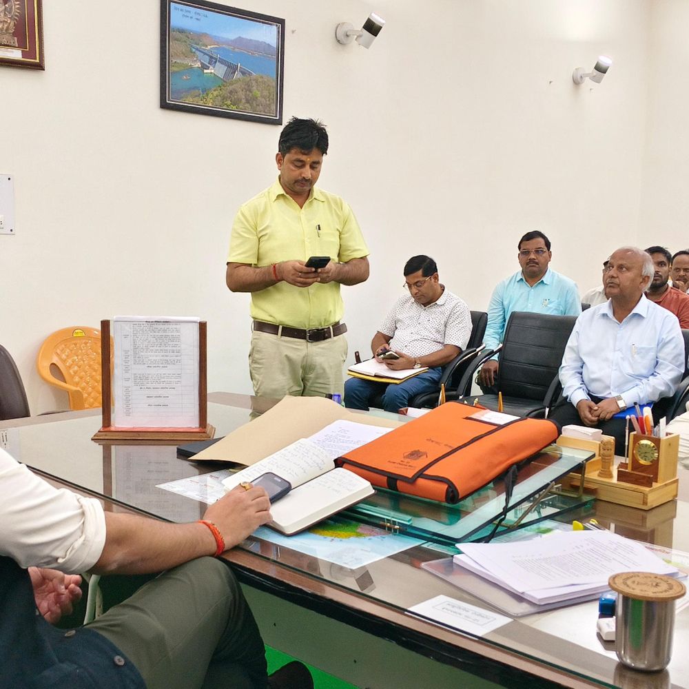स्कूलों के साप्ताहिक निरीक्षण को टीम गठित करने के निर्देश:DM ने मूलभूत सुविधाओं, गुणवत्तापूर्ण शिक्षा पर दिए कड़े निर्देश