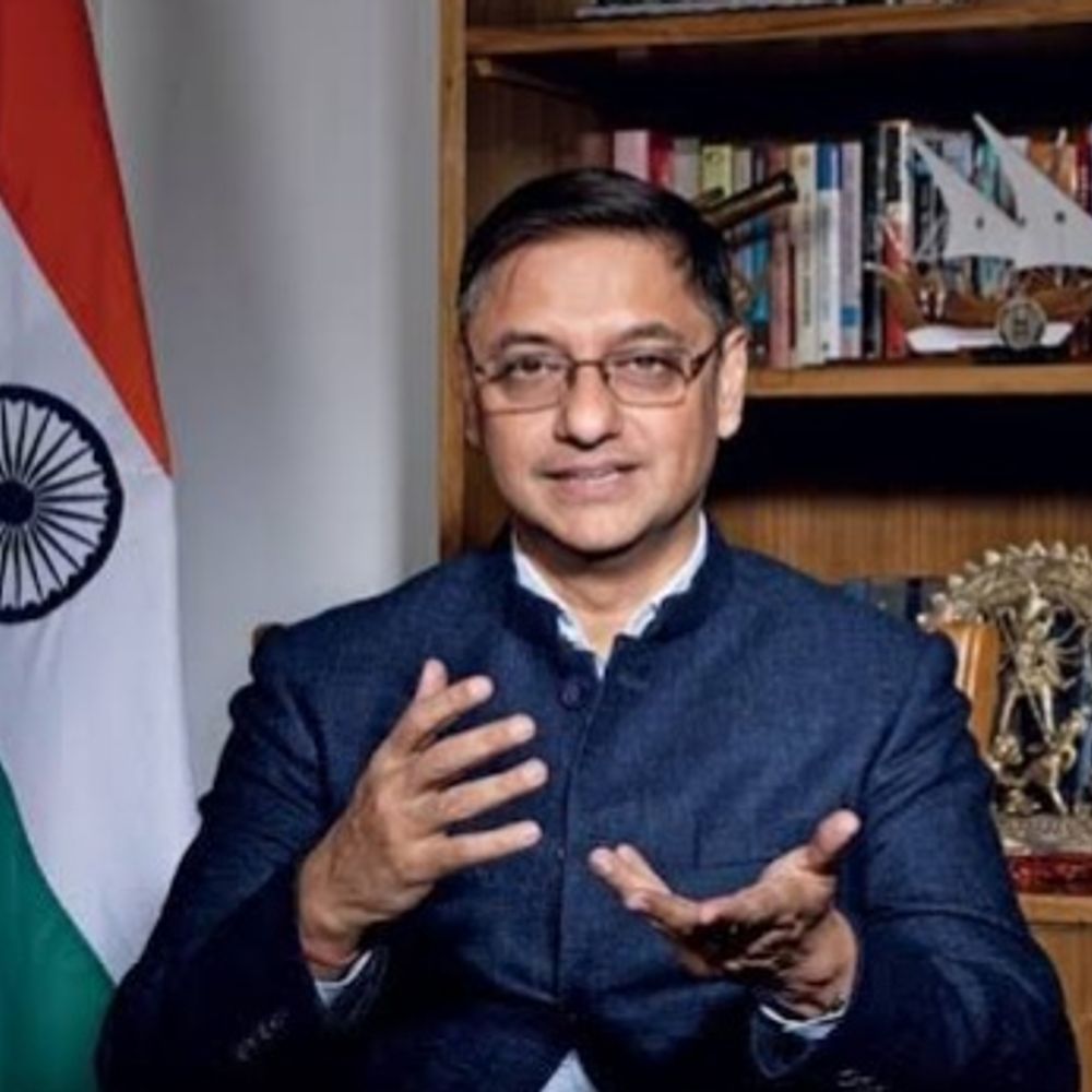
                 रुपए को गिरने से बचाने की जरूरत नहीं:PM सलाहकार बोले- मार्केट को तय करने दें करेंसी का स्तर, महंगाई-कंट्रोल करने पर ध्यान दे भारत 
            