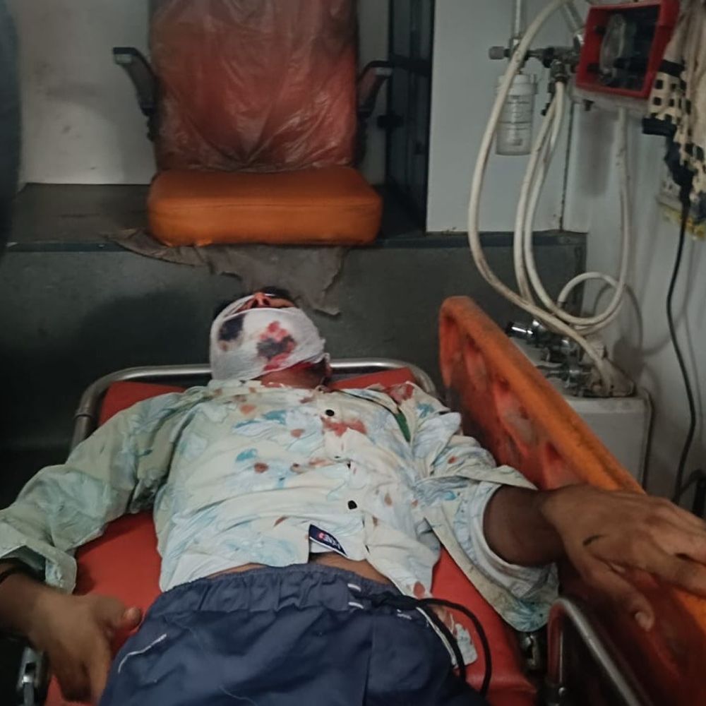 उचेहरा में बाइक सवारों को मारी टक्कर, तीन घायल:नागौद मार्ग पर हत्था बाबा के पास हादसा; घायलों को सतना किया गया रेफर