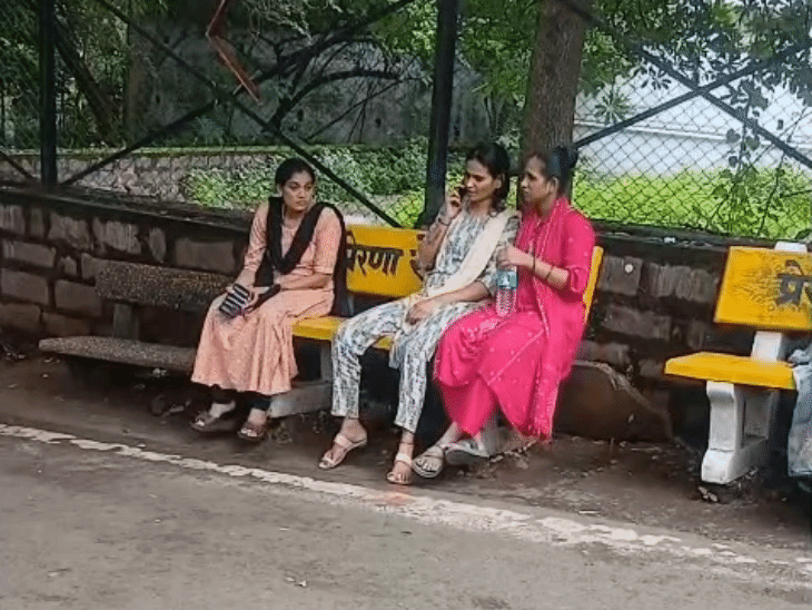 
                 ड्यूटी के दौरान SSB जवान ने गोली मारकर की आत्महत्या:पत्नी से रात 10 बजे हुई थी आखिरी बात, मराठी में मिला सुसाइड नोट, निजी कारणों का जिक्र 
            