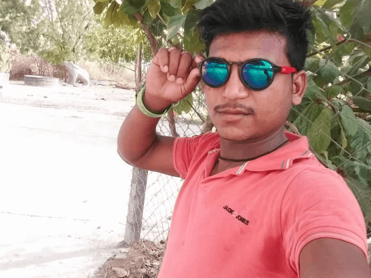 
                 लोडिंग वाहन की टक्कर से 2 दोस्तों की मौत:उज्जैन में पीटीएस के सामने हादसा; बाइक से जा रहे थे दोनों युवक 
            