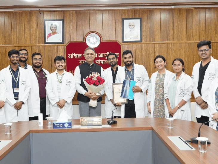 
                 नरेन्द्र कोतवाल ने संभाला एम्स निदेशक का पद:बोले- समयबद्ध और संवेदनशील इलाज जरूरी; सैन्य चिकित्सा प्रशासन का है अनुभव 
            