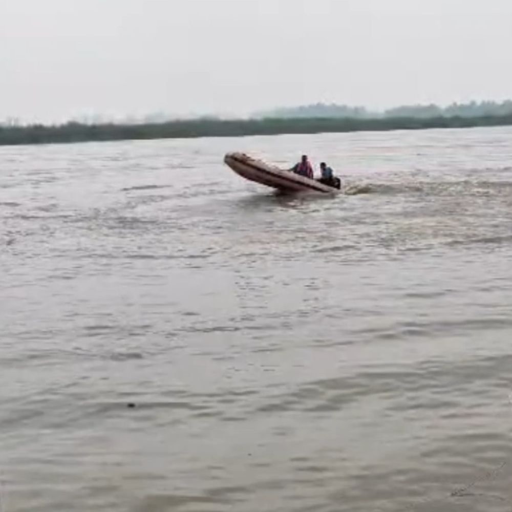 बिठूर में डूबे दोनों युवकों का सुरागनहीं:तेज बहाव के कारण 15 किलोमीटर तक सर्च ऑपरेशन, गंगा स्नान के दौरान डूबे थे मौसरे भाई