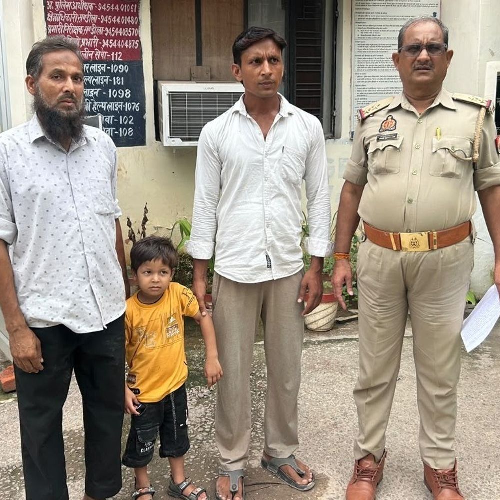हरदोई में लापता 4 साल का बच्चा बरामद:अस्पताल से गायब हुआ था, ऑपरेशन स्माइल के तहत पुलिस ने परिजनों को सौंपा