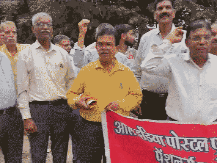 
                 केंद्रीय कर्मचारियों ने पेंशन को लेकर किया प्रदर्शन:राजधानी में उठाया मुद्दा, एनपीएस और यूपीएस खत्म कर ओपीएस को बहाल करे सरकार 
            