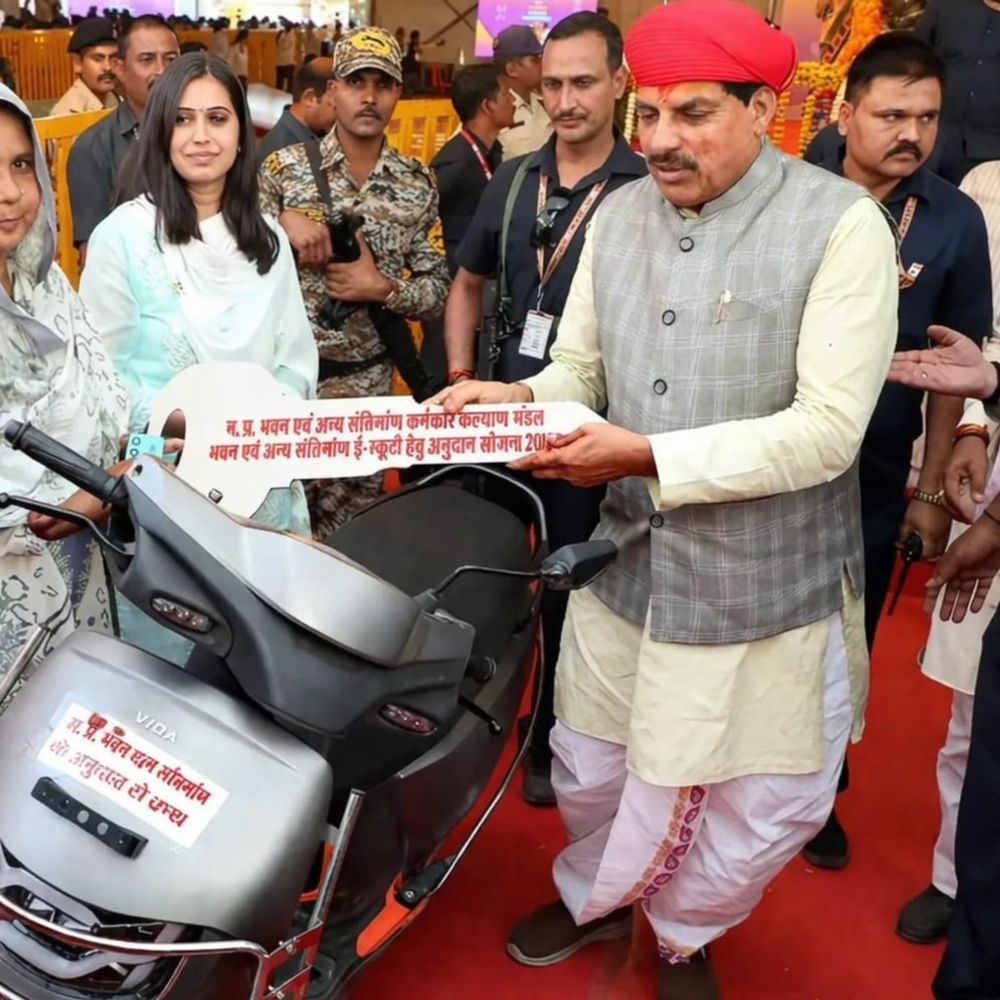 
                 श्रमिकों को ई-स्कूटी खरीदने ₹40 हजार की मदद:बढ़ई, वेल्डर, प्लम्बर समेत 49 निर्माण श्रमिकों को फायदा, इस साल 1 हजार का कोटा तय 
            