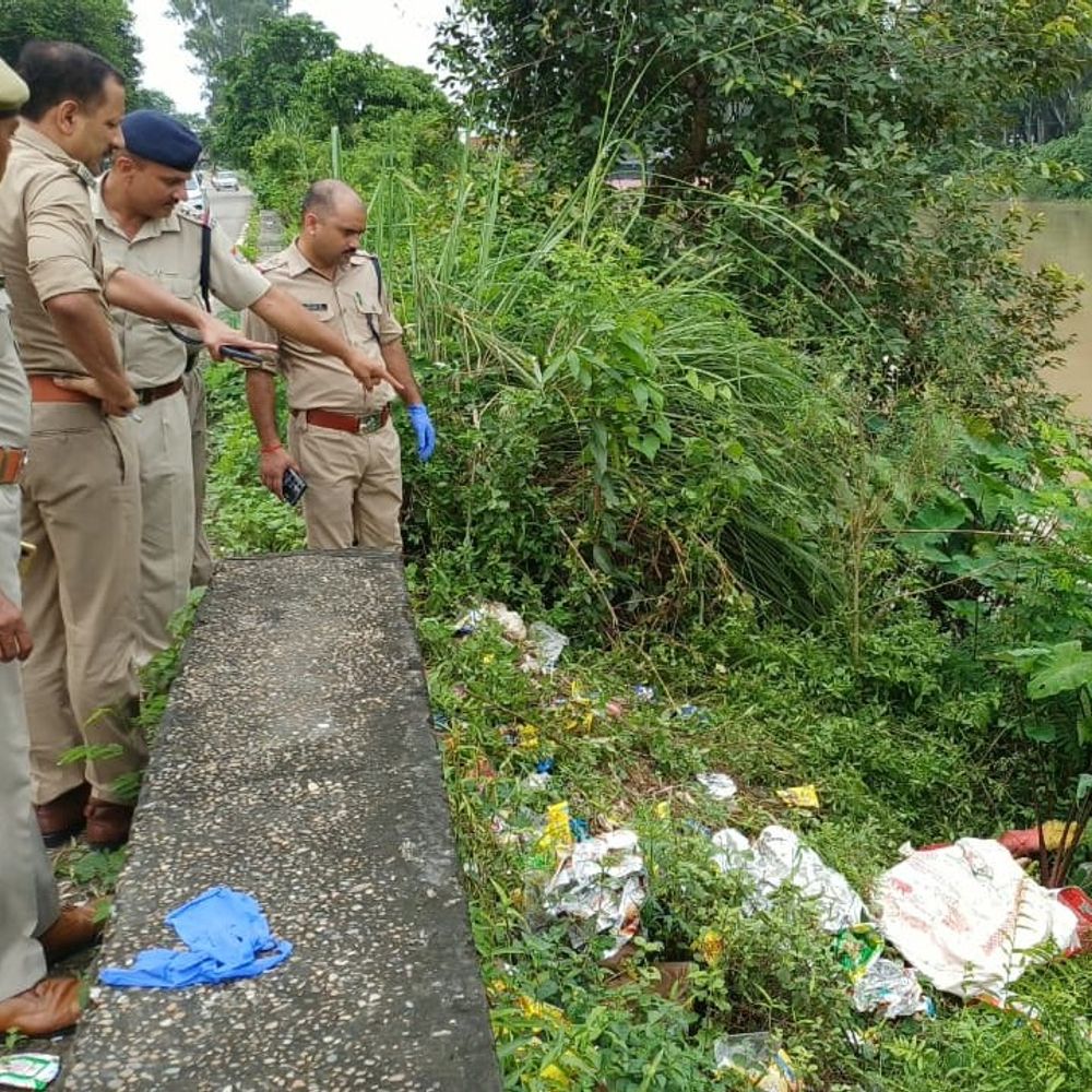 सौतेली बेटी ने प्रेमी संग की मां की हत्या:धारदार हथियार से गला काटकर धड़ से अलग किया, रुड़की गंगनहर में जाकर लाश फेंकी