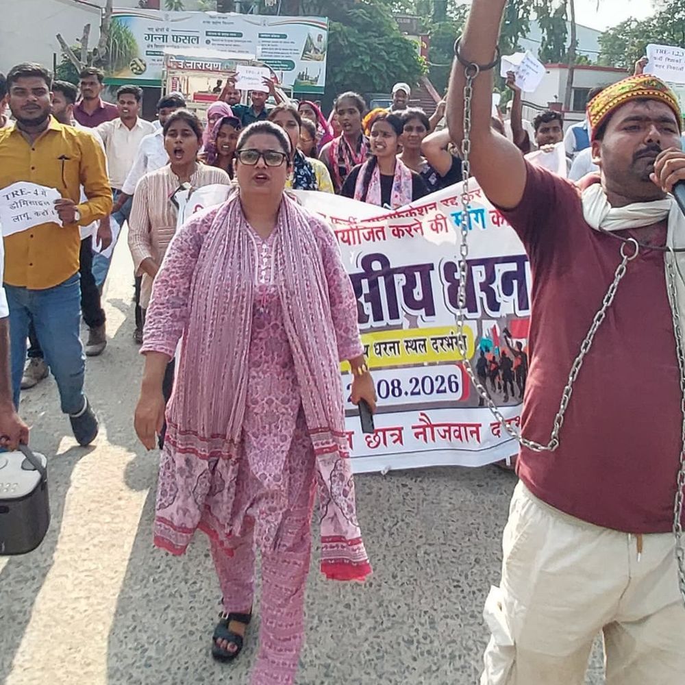 'पीटी-मेंस, नेगेटिव मार्किंग अभ्यर्थियों के साथ अन्याय है':दरभंगा में दिया धरना, कहा- TRE-4 में सिर्फ एक परीक्षा ही ली जाए