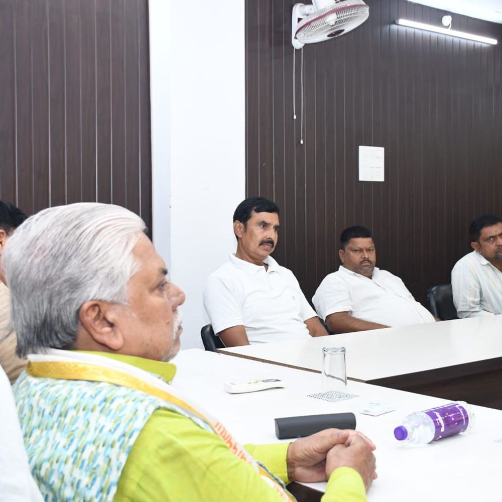 किसानों-पशुपालकों तक लाभ पहुंचाने के दिए निर्देश:गयाजी में विधानसभा अध्यक्ष ने की योजनाओं की समीक्षा, लंबित कार्यों की जानकारी ली