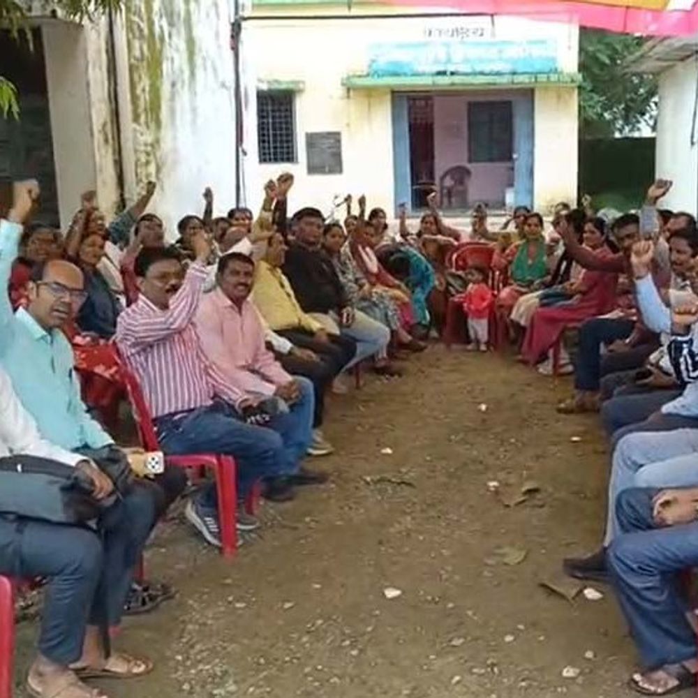 ग्रामीण कृषि विस्तार अधिकारी काम बंद हड़ताल पर:ई-एचआरएमएस में ऑनलाइन अटेंडेंस का विरोध, कृषि कार्य ठप्प