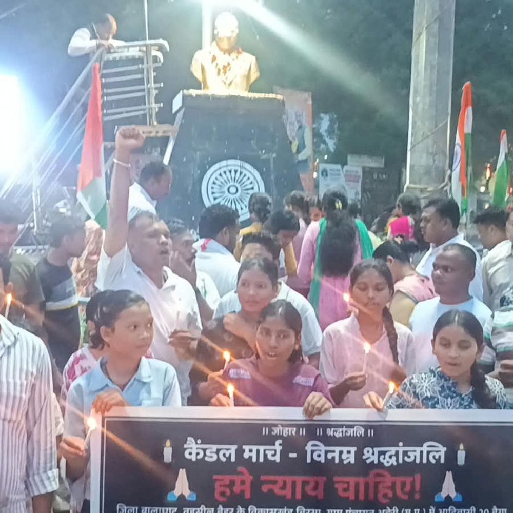 बालाघाट में 22 बैगा बच्चों की मौत पर आक्रोश:आदिवासी समाज ने आंबेडकर चौक तक निकाला कैंडल मार्च; 20 लाख मुआवजे की मांग