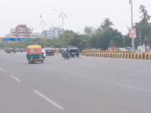 मेट्रो निर्माण के कारण आज से बदला ट्रैफिक रूट:चिड़ियाघर गेट-1 से इनकम टैक्स नहीं जाएंगी गाड़ियां, पुनईचक बाजार रोड से अटल पथ जाएंगे ऑटो-ई रिक्शा