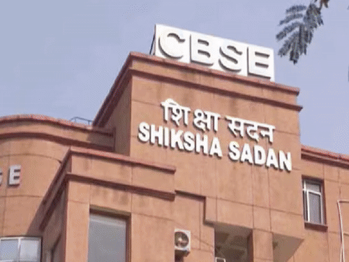 
                 CJI बोले-क्या उत्तर भारतीयों का दक्षिणी भाषाएं सीखना अच्छा नहीं:सुप्रीम कोर्ट ने CBSE से पॉलिसी पर जवाब मांगा; किताबों-टीचरों की कमी पर भी सवाल 
            
