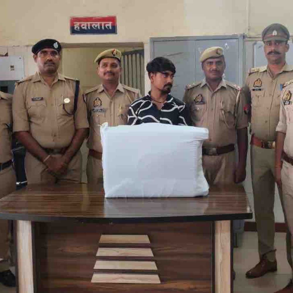 ओडिशा से दिल्ली जा रही गांजे की खेप पकड़ी:कानपुर सेंट्रल पर ट्रॉली बैग में छिपाकर लाया 13.65kg गांजा, तस्कर अरेस्ट