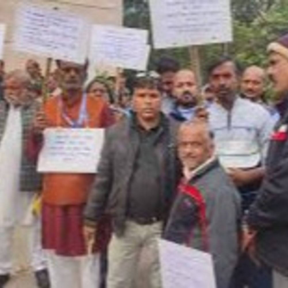 
                 कर्मचारी हेल्थ स्कीम पर 7 साल से फैसला नहीं:बिना बजट लागू हो सकती है योजना; पुलिस चिकित्सा मॉडल लागू करने की उठ रही मांग 
            