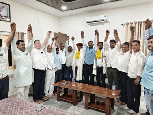 भाजपा से दो बार पार्षद रहे अशोक कांग्रेस में शामिल:वार्ड बदलने से थे नाराज; बोले- पार्टी में मेरी बात सुनने वाला कोई नहीं
