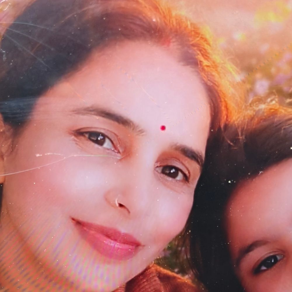 देवास में ट्रक ने बाइक को पीछे से मारी टक्कर:महिला के ऊपर से गुजरा पहिया, मौत, बाइक चालक गंभीर घायल