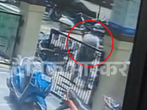 लखनऊ में बैंक मैनेजर पत्नी की हत्या का VIDEO:SBI अफसर पति ने ऑफिस के गेट पर पीटा, कर्मचारी दौड़े तो माथे पर गोली मार दी