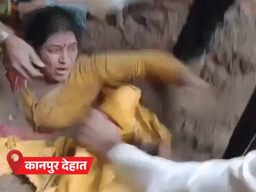 यूपी में 6 नदियां डेंजर लेवल से ऊपर बह रहीं:गर्भवती को चारपाई पर लिटाकर उफनाया नाला पार कराया, कल 65 जिलों में बारिश का अलर्ट