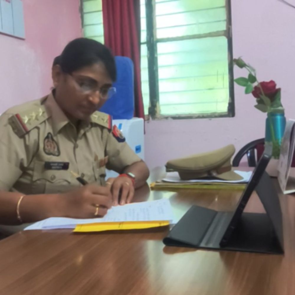 सिद्धार्थनगर में कार की मांग कर विवाहिता को प्रताड़ित किया:8 महीने पहले हुई थी शादी, पति समेत ससुरालियों पर कराई FIR