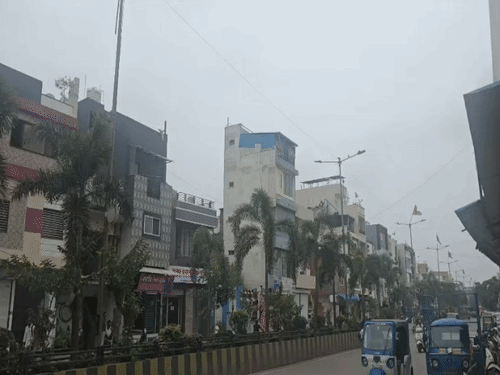 
                 इंदौर में सुबह से छाए बादल, बारिश के आसार:सीजन की कुल बारिश करीब 18 इंच ही हुई, अगस्त 1944 में गिरा था 28 इंच पानी 
            