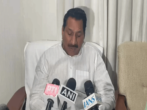 
                 कैलारस शुगर मिल चालू कराने MSME विभाग बुलाएगा टेंडर:कांग्रेस MLA कर रहे आमरण अनशन, कृषि मंत्री बोले- कारखाना शुरू होगा 
            