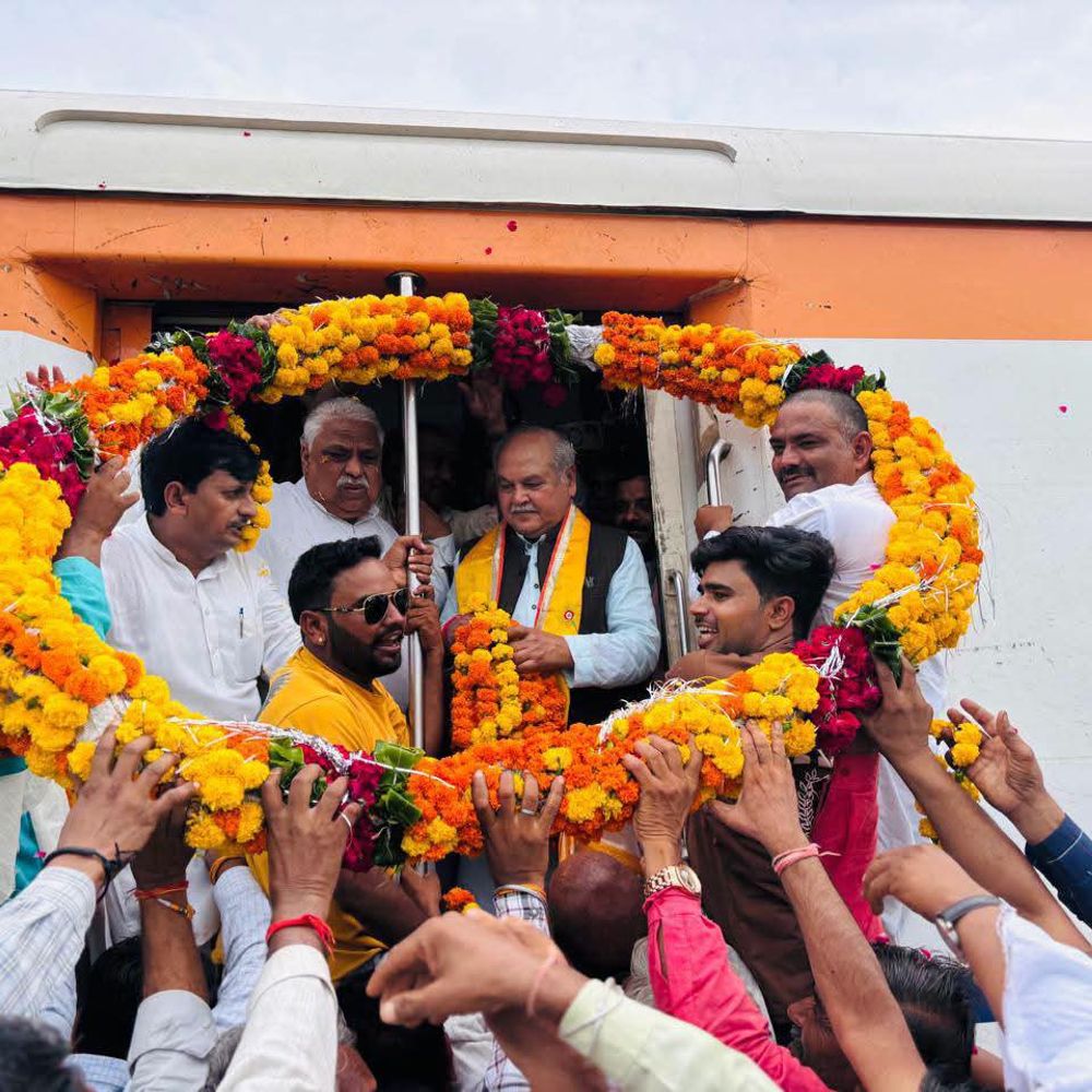 विधानसभा अध्यक्ष तोमर मेमू ट्रेन से वीरपुर पहुंचे:बोले- ब्रॉडगेज से बढ़ेगा व्यापार और आएगी समृद्धि