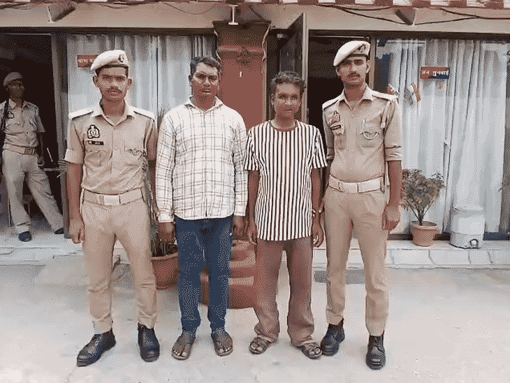गोरखपुर में नकली सोना दिखाकर गोल्ड लोन कराने की कोशिश:2 युवक गिरफ्तार, बैंक में धोखाधड़ी के उद्देश्य से खोला था खाता