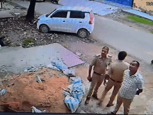 पंकज ठाकुर की जगह चौहान को उठाने वाला कांस्टेबल लाइन-हाजिर:सादी वर्दी में दर्जन भर पुलिसवालों के साथ घर जाकर धमकाया था, VIDEO