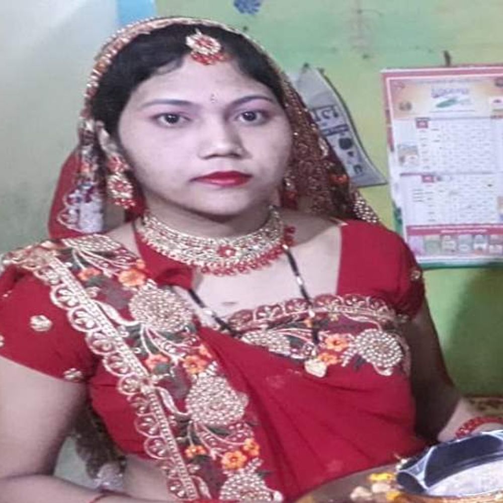 
                 कमरे में युवक के साथ मिली पत्नी, पति ने फटकारा:इंदौर में महिला ने एसिड पीकर जान दी; 9 साल पहले हुई थी शादी 
            