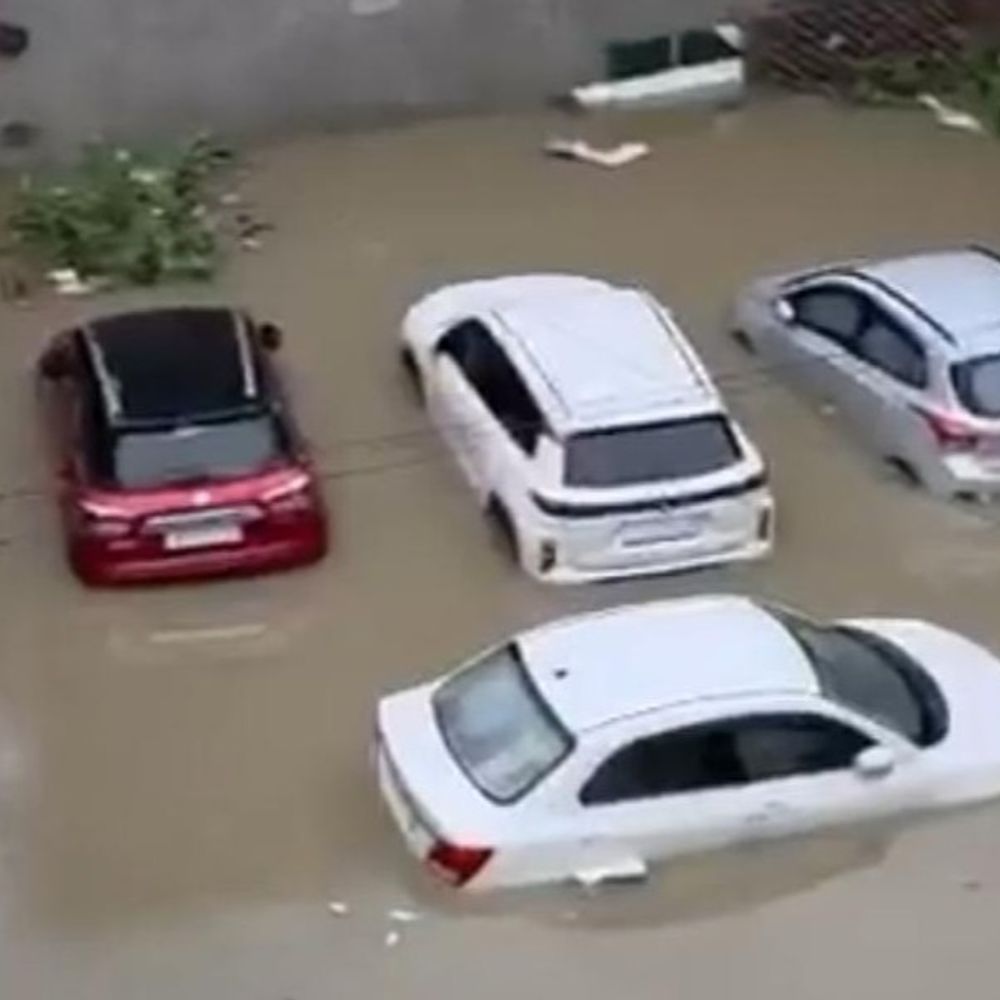 प्रयागराज में 7 हजार घरों में भरा बारिश का पानी,VIDEO:पॉश इलाके डूबे, थाने और नगर निगम ऑफिस में 3 फीट तक जलभराव