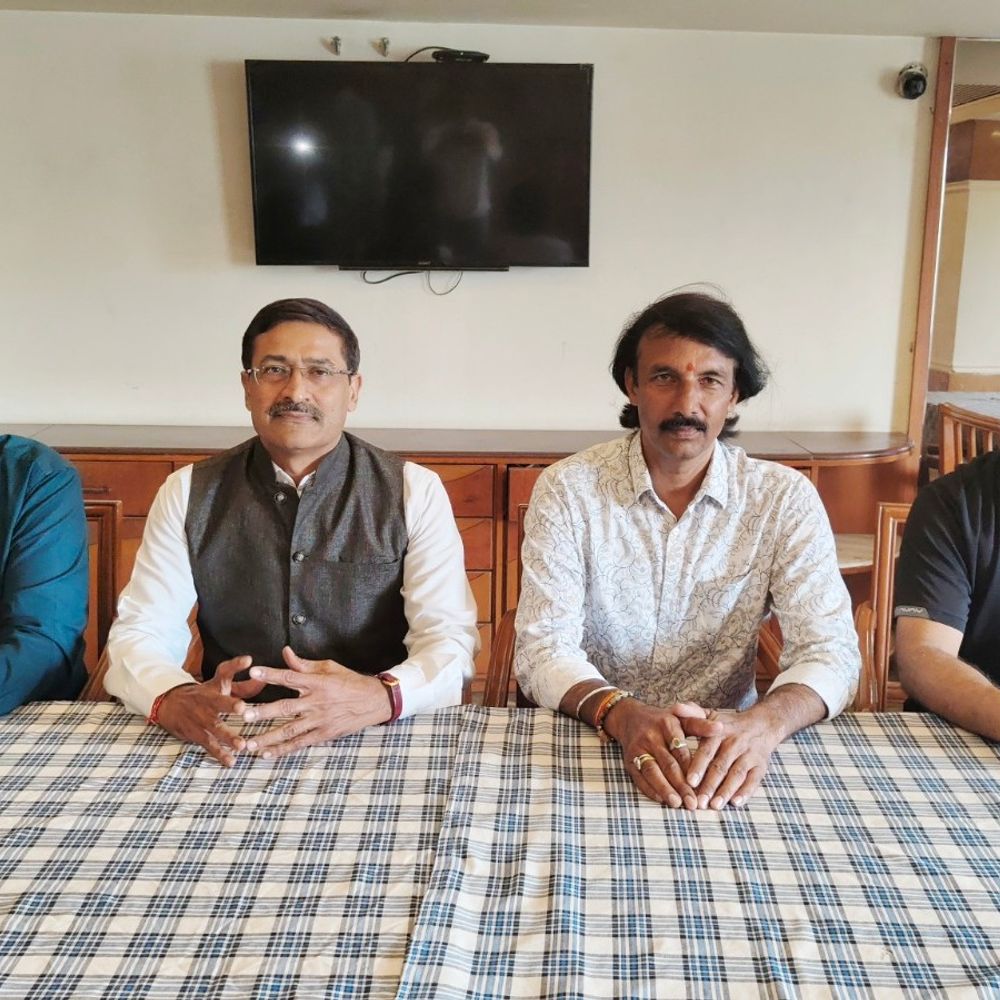
                 इंदौर में राज्य स्तरीय योगासन प्रतियोगिता:राष्ट्रीय-अंतरराष्ट्रीय स्तर के जज करेंगे मूल्यांकन, 2 लाख से ज्यादा के नकद पुरस्कार 
            