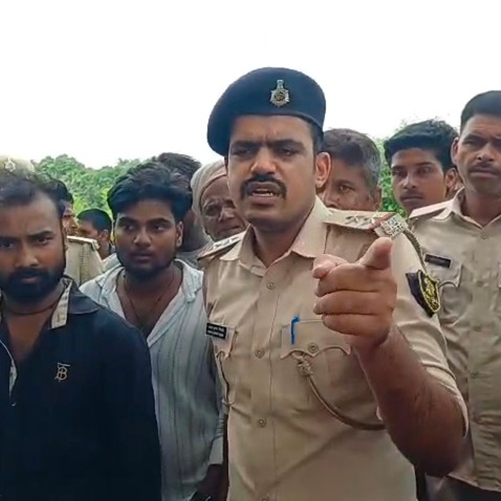 मधेपुरा में बकरी चोरी के बाद 1 घंटे सड़क जाम:भेलवा-मठाही मुख्य मार्ग बाधित, पुलिस प्रशासन के खिलाफ नारेबाजी