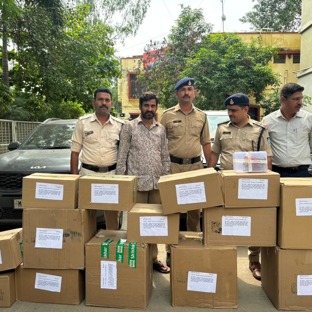 
                 31 लाख की सिगरेट चोरी का खुलासा:चोरी की 2 SUV से उज्जैन के गोदाम में पहुंचे बदमाश, राजस्थान-मुंबई से 2 आरोपी गिरफ्तार 
            