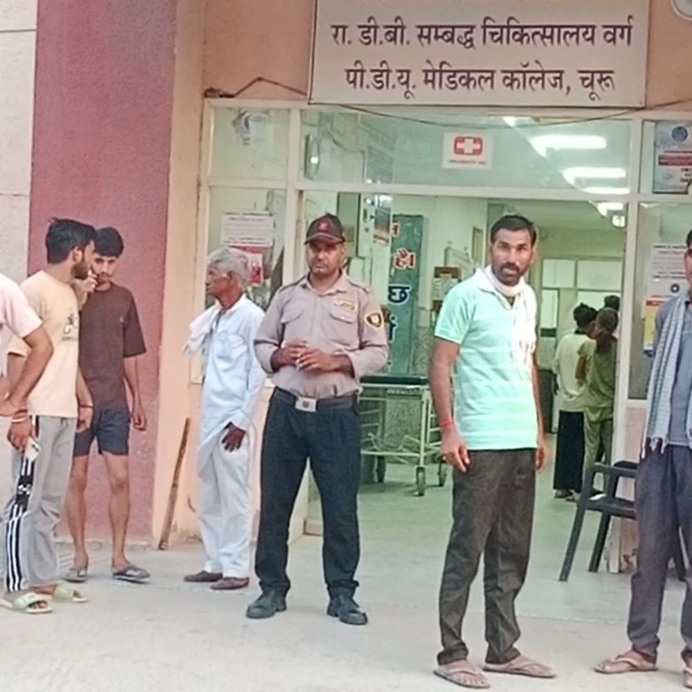 बोलेरो की टक्कर से विवाहिता की मौत:रामपुरा बास के पास मंदिर से लौटते समय हादसा, ड्राइवर गाड़ी सहित मौके से फरार