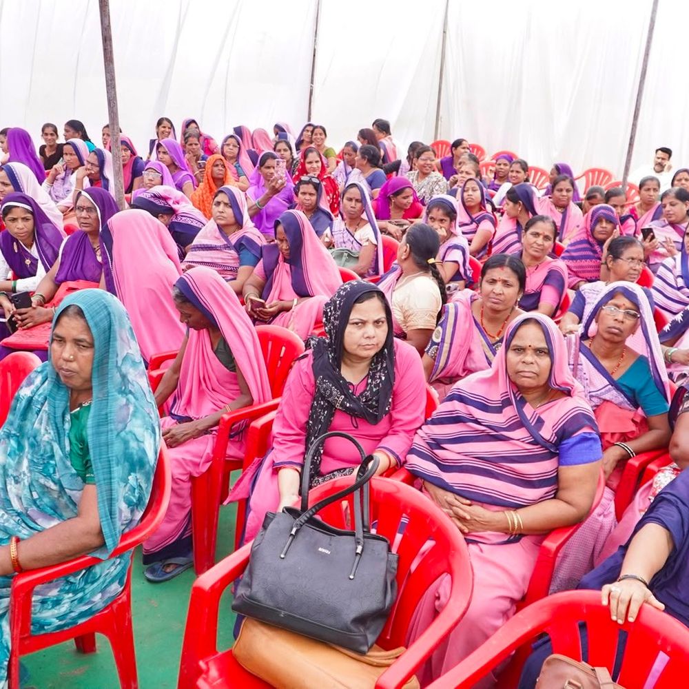 
                 कलेक्टर ने 41 पंचायतों की सुनवाई में सख्ती दिखाई:लापरवाही पर दो आंगनवाड़ी कार्यकर्ताओं को नोटिस, पंचायत सचिव निलंबित 
            