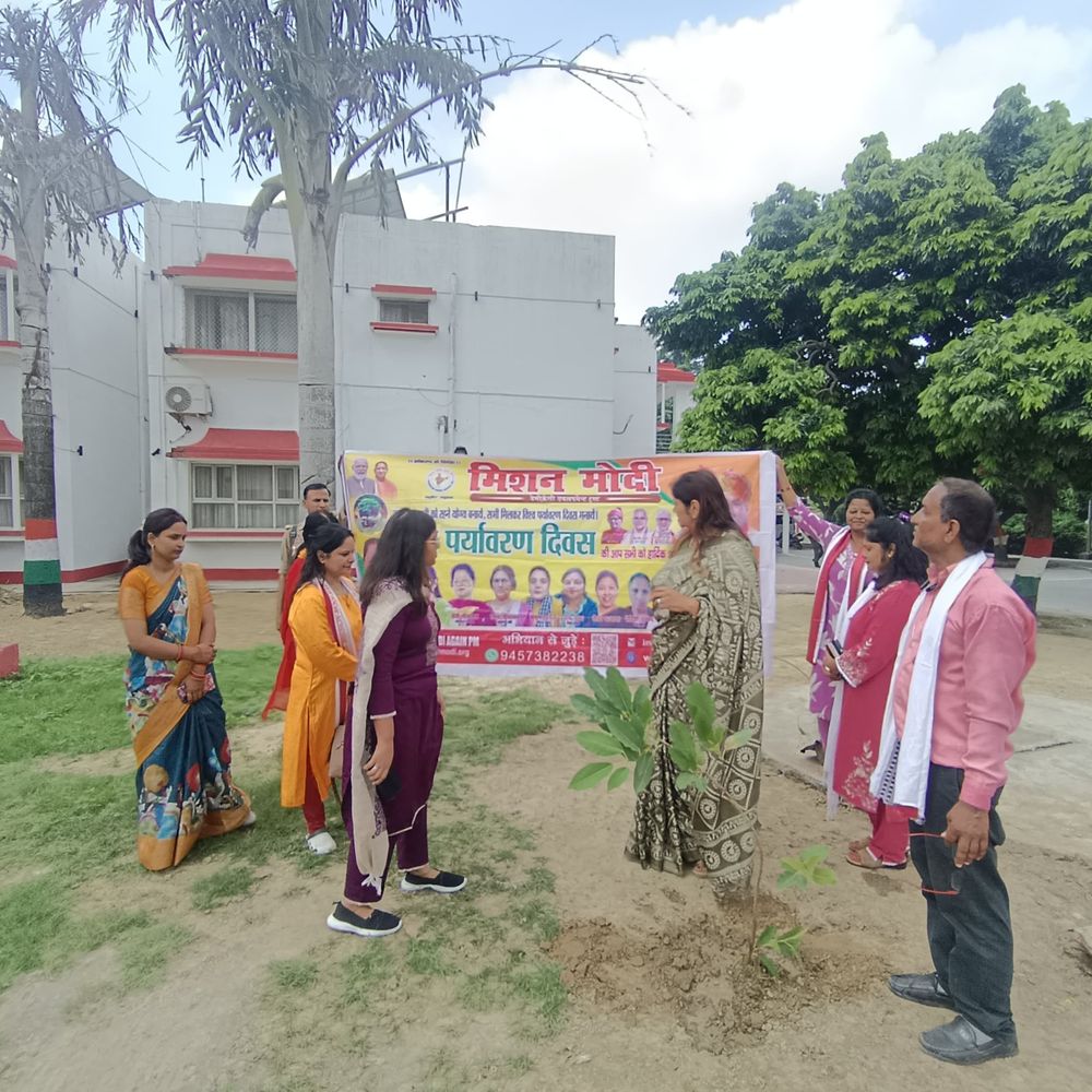 राम मंदिर परिसर समेत विभिन्न स्थानों पर पौधारोपण जारी:अयोध्या में मिशन मोदी ने 54 हजार पौधे रोपे, 17 सितंबर तक एक लाख पौधे लगाने का संकल्प लिया