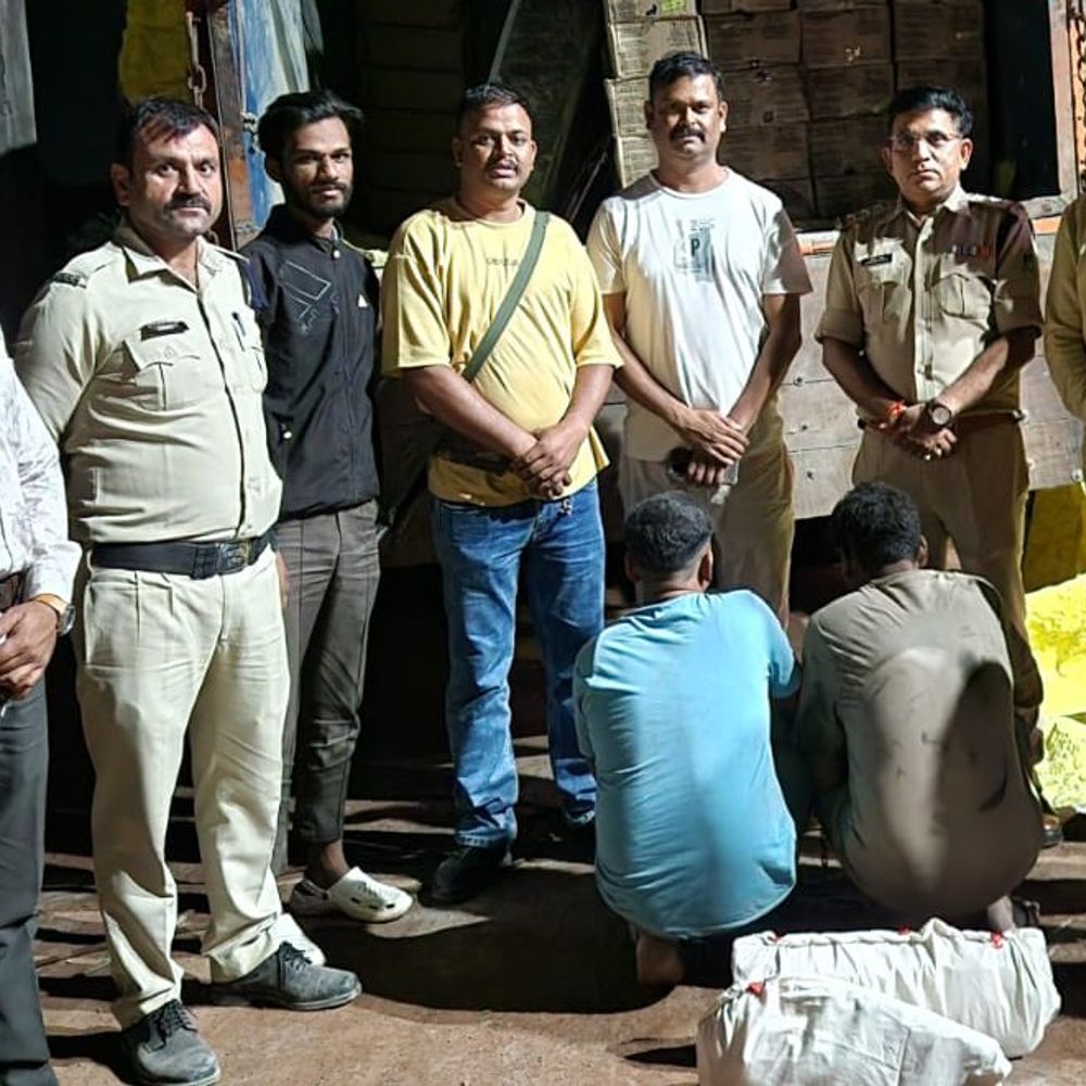 गुजरात जा रही 41 लाख अवैध शराब पकड़ाई:ट्रक में सीक्रेट चेंबर बनाकर ले जाई जा रही थी; दो लोग गिरफ्तार