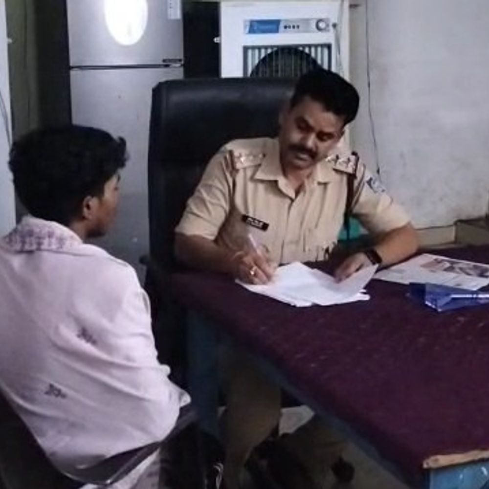 सांदीपनि स्कूल में छात्र के बैग से देशी पिस्तौल मिली:चार महीने पहले बंदूक देने वाला कॉलेज स्टूडेंट जबलपुर से पकड़ाया