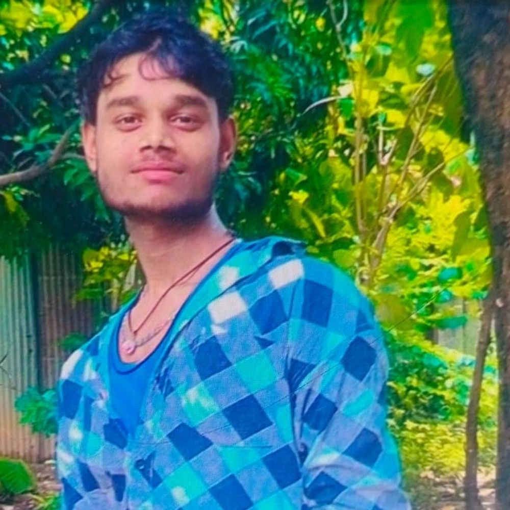 सरिया का भारी बंडल गिरने से क्रेन हेल्पर की मौत:पनकी धाम स्टेशन पर मालगाड़ी से उतारा जा रहा था सरिया