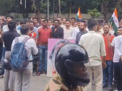 SSC-CGL रद्द करने के फैसले पर झारखंड हाईकोर्ट का स्टे:काम पर लौटेंगे सफल कैंडिडेट्स; खुशी से प्रदर्शनकारी गाने लगे राष्ट्रगान