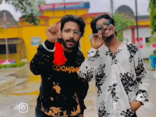 जेल के बाहर रील बनाना पड़ा महंगा, 2 युवक गिरफ्तार:धमतरी में सार्वजनिक स्थान पर सुरक्षा व्यवस्था प्रभावित करने पर पुलिस ने की कार्रवाई