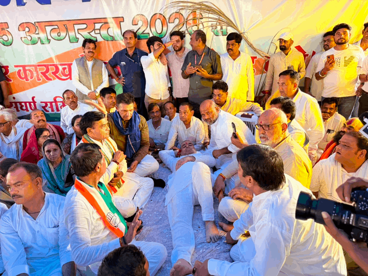 
                 राहुल गांधी ने कैलारस शुगर मिल आंदोलन को दिया समर्थन:7 दिनों से आमरण अनशनरत विधायक से वीडियो कॉल पर की बात 
            