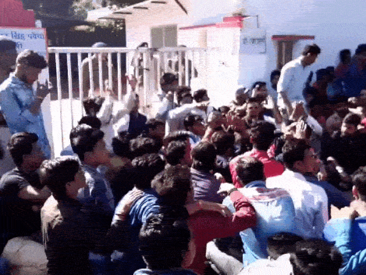 
                 छात्रसंघ चुनाव के लिए कांग्रेस ने 13 क्षेत्र प्रभारी बनाए:भोपाल में प्रकाश चौकसे, इंदौर में अमन बजाज बनाएंगे स्टूडेंट पॉलिटिक्स की रणनीति 
            